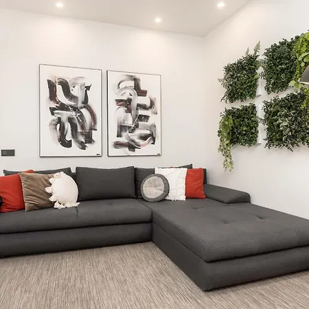 Spacious And Modern Centre Deluxe Entire Flat For Business And Parnu